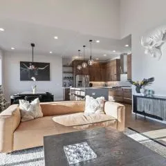 Mountain House PC, Snowy Lake Views Private Hot Tub, New Build, Jordanelle Lake!