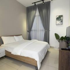 Cozy studio service suite Free parking Netflix Trion B5206 KL