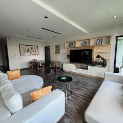 W8 CONDO, TOP Floor LUXE 3 Bedroom Penthouse, Hip central Bangkok area, 5 mins from Thonglo BTS station