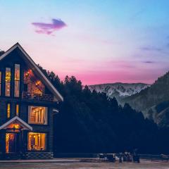 StayVista at Frozen Fall - Tangmarg with Breakfast Included