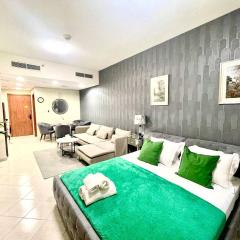 Amazing Studio Apartment in The Crescent A Tower IMPZ