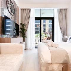 Charming Studio with Balcony in Azizi Riviera