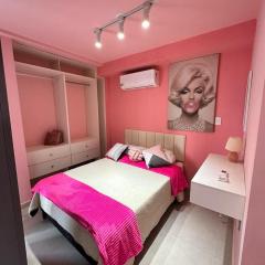 Studio Pink com ar, varanda, academia e piscina