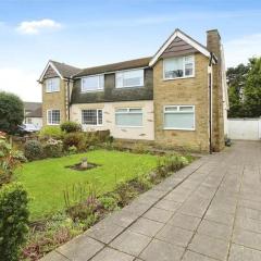 Luxury Home in Low Moor