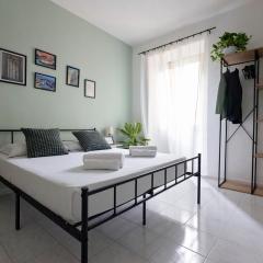 2BR Flat by Metro - 6min to Colosseo - Full Kitchen - Wi-Fi - A-C
