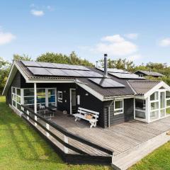 Gorgeous Home In Ebeltoft With Sauna