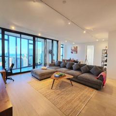 City Private Luxurious penthouse 3b2b Apt 202sqm