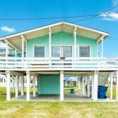 Fun in the Sun! Cozy Beach Pad, Gulf Views and Easy Access to the Sand!