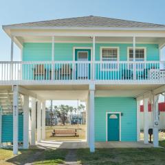The Blue Haven - Cute Beach Bungalow With Easy Access to Sand and Gulf Waters!