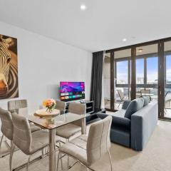 Elegant Urban Hideaway - Private Luxury Residential Apartment, walk to South Bank & Free Carpark