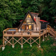 Big Mountain View! Hot Tub! Downtown Gatlinburg Chalet Village! AFrame! Smoky Mountain National Park! Après Chalet