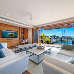 Airlie Beach Marina-Front Luxury at 10 The Cove