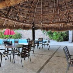 Cozy family house with pool