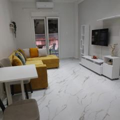 Loutraki comfortable apartment center 50m from the sea