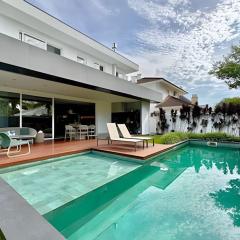 Casa Moderna 4 Suítes e Piscina