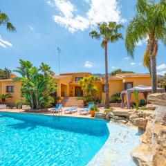 Villa with private pool and tennis court 150 metres from the sea-Villa el Olivo