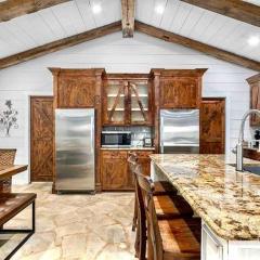 FarmHaus with Hot tub, Fire Pit & Vineyard Views