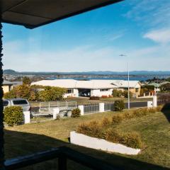 The Grove - Lake Taupo Holiday Home