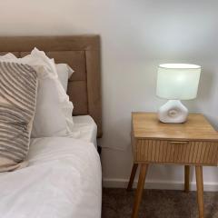 Charming, Modern Flat sleeps 5