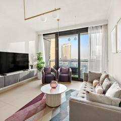 Luxury 2BR Burj View with Pool Walk to Mall & Metro Dining Shopping