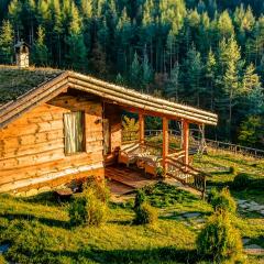 Панорама хаус Лещен и еко къщи Дървена и Землянка