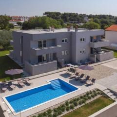 Villa Grande T&D for 14 people near Pula with sauna, fitness & heated pool