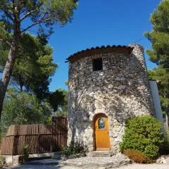 Moulin Rouge Provençal Suite Premium avec jacuzzi extérieur