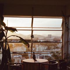 Quarto com varanda no paraíso