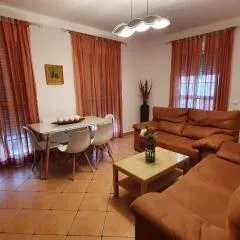 Casa céntrica, 3 dormitorios, gran terraza, cerca de la playa