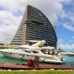 Modern Apt with Balcony & Pool, Marina Puerto