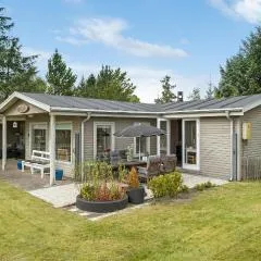 2 Bedroom Beautiful Home In Hals