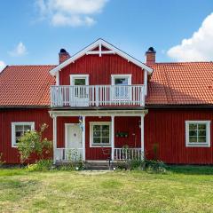 Awesome Home In Mönsterås With House Sea View