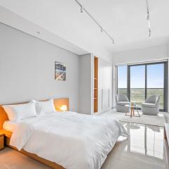 Spacious Studio With Dubailand Charm