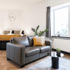 Spacious City Loft With Balcony & High-speed Wi-fi