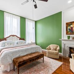 610 Franklin - Upstairs - 1 Bed, 1 Bath, Sleeps 4, Walk to Downtown