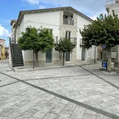 Nel borgo di Capri Leone