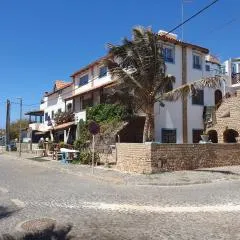 Pensão Alcinda Bettencourt 50 meters to the Beachfront