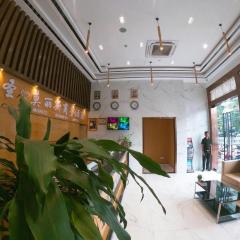 ST. MORITZ BUSINESS HOTEL