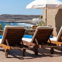 Villa El Olivo - first line with direct access to the beach