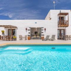 Balcón Botánico - Shared Pool - Central Island Location - 10 mins drive to Famara and La Santa