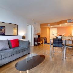 Alexander 1209 Beachfront condo with 2 pools , beach access, sauna, stores