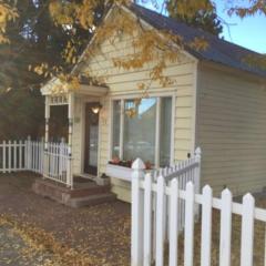 The Mountain House - An Oasis in Town! Summer Sleeps 10!