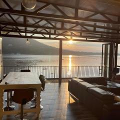 Sun Room (Studio) on the edge of the Harties dam.