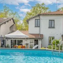 Maison à Lyon Parilly avec Piscine, Jardin, Parking Privé & Proche Eurexpo