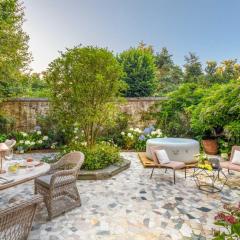 The Garden Lodge Luxury Home Private Garden and Jacuzzi in the centre