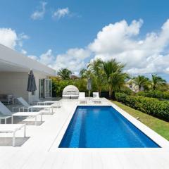 3 bed Luxury villa with sea views on Platinum Coast & beach club access