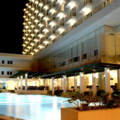 Sintesa Peninsula Hotel