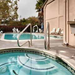 Cloverdale Wine Country Inn and Suites