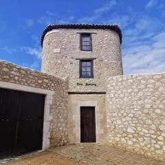 Tour médiévale fortifiée entièrement restauré