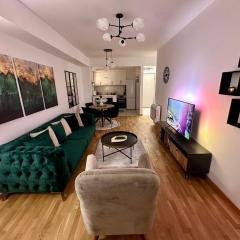 Thomas two bedroom apartment-private parking